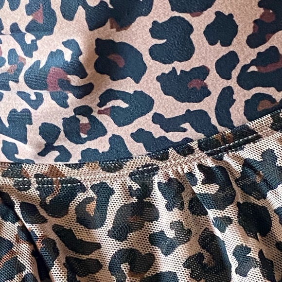 New Cheetah Swim Top
Medium (8-10)
Brown & Black
Adjustable Straps
Kona Sol - Picture 2 of 7